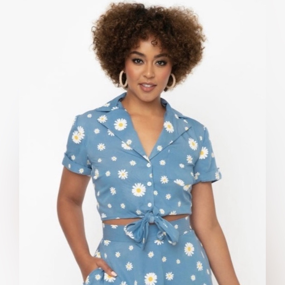 NWOT - Unique Vintage Brielle Daisy Print Front Tie Crop Top - Size XL (US 14)